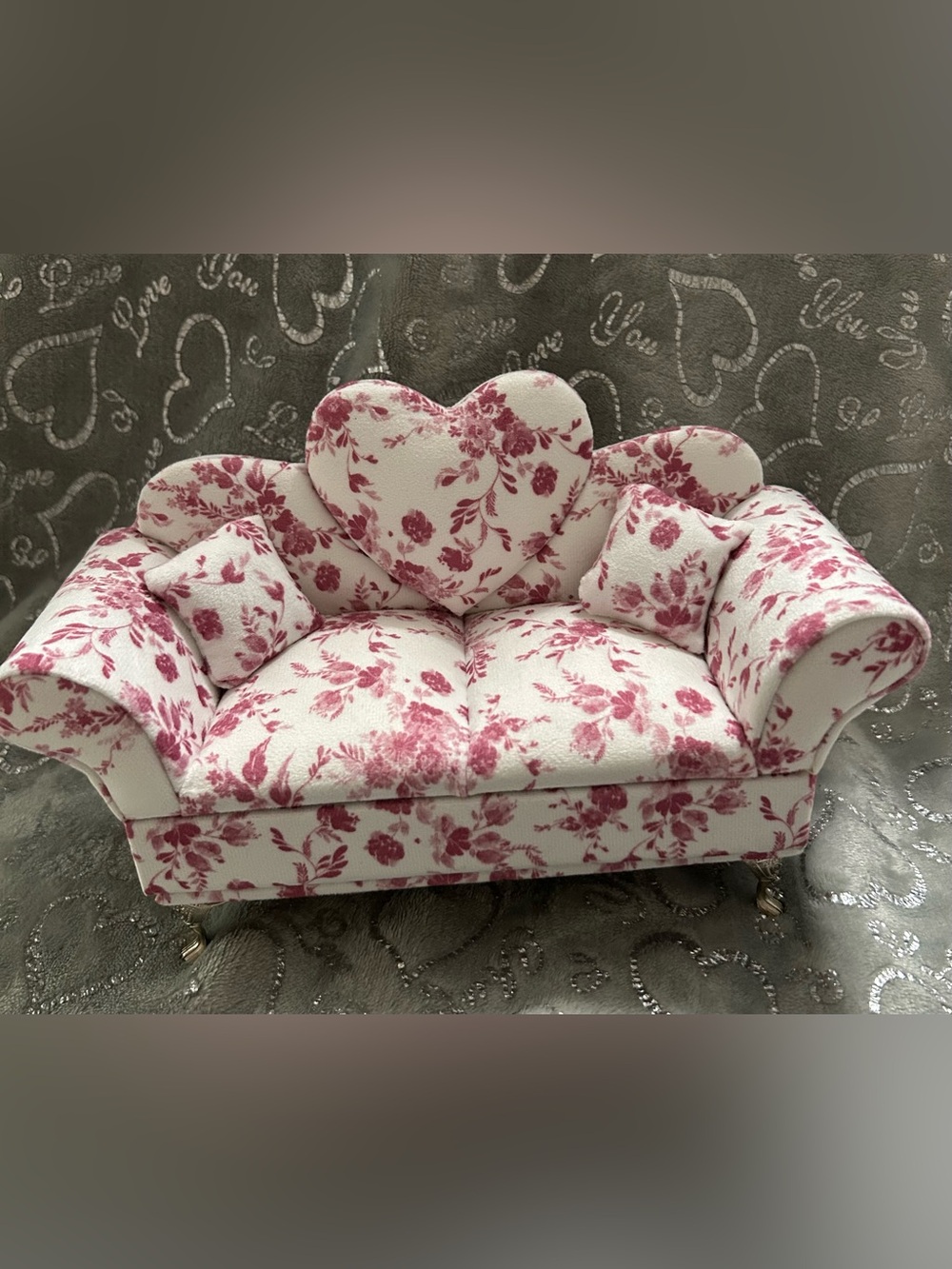 NWT Hilabee, Plush Heart-Pink & White Floral Loveseat Sofa Jewelry Box w/Mirror